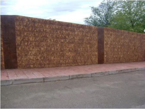 Hormigón impreso vertical pared jardín